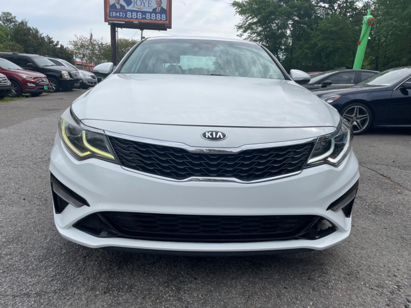 2019 WHITE KIA OPTIMA LX (5XXGT4L38KG) with an 2.4L engine, Automatic transmission, located at 5103 Dorchester Rd., Charleston, SC, 29418-5607, (843) 767-1122, 36.245171, -115.228050 - Photo#1